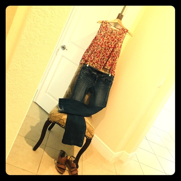 Lush sleeveless Blouse - Picture 3 of 5